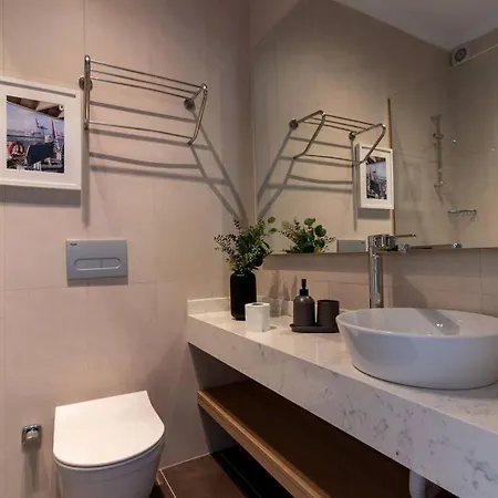 2br House W Island Charm *